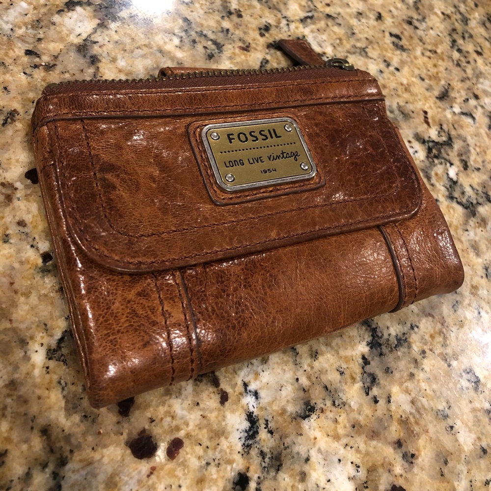 SOLD • Fossil Brown leather wallet